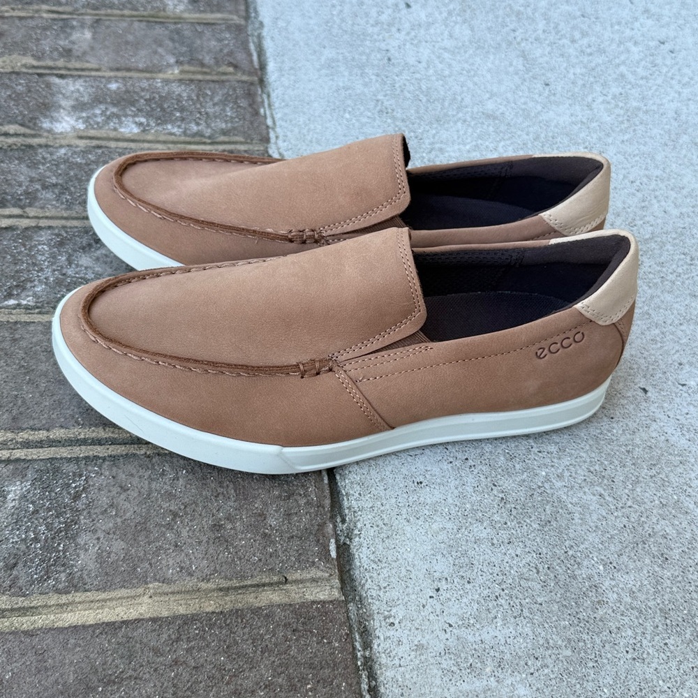 ECCO Men’s Cathum Moc Toe Slip on Sneaker. Light Brown. Size 39. NWT.
